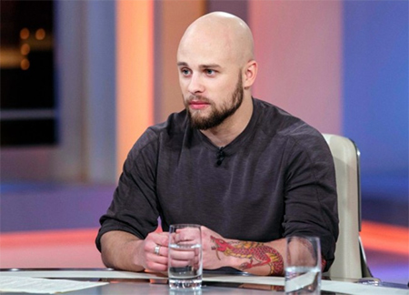 Brandon Bryant durante la entrevista Testimonio del operador de drones que abandonó tras sentir ’repugnancia’
